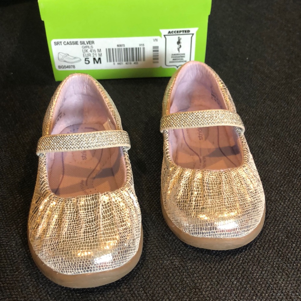 ❌DONATED❌Stride Rite Silver Cassie